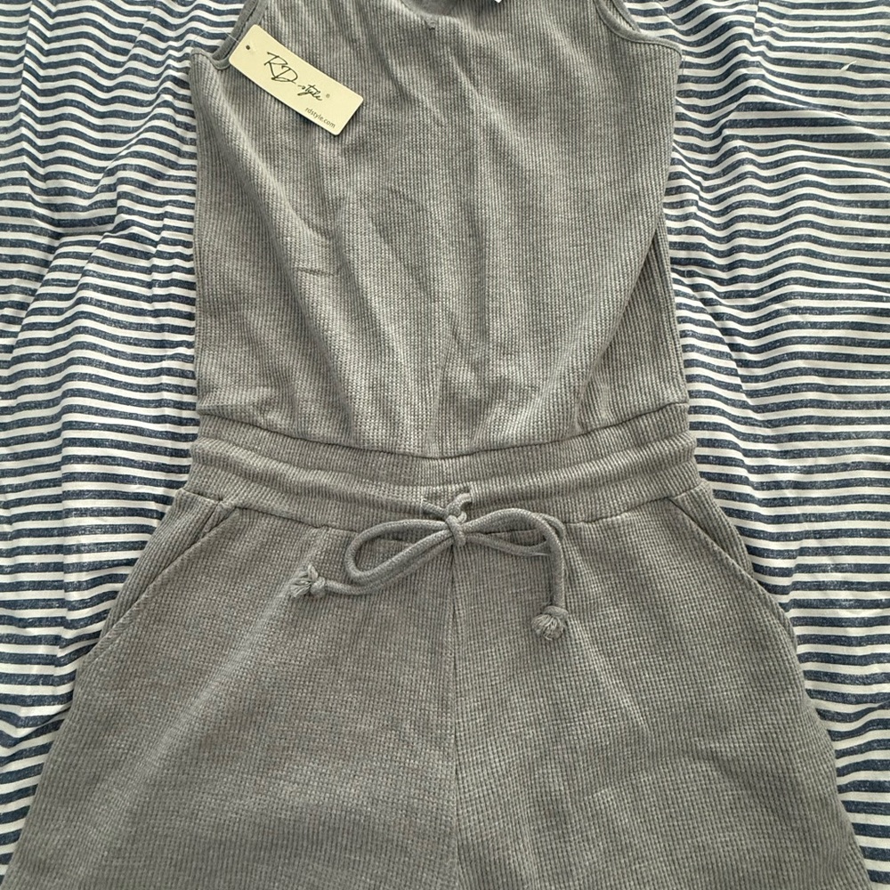 RD Style Heather Gray Textured Romper - Size S - NWT
